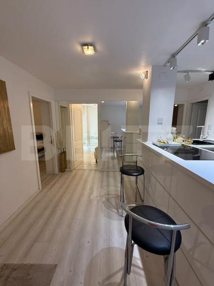 Apartament cu 3 camere decomandat, mobilat în Central