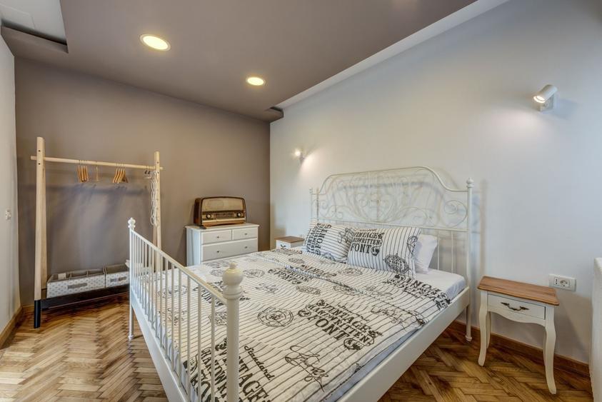 Apartament cu 3 camere, mobilat în P-ța Romană