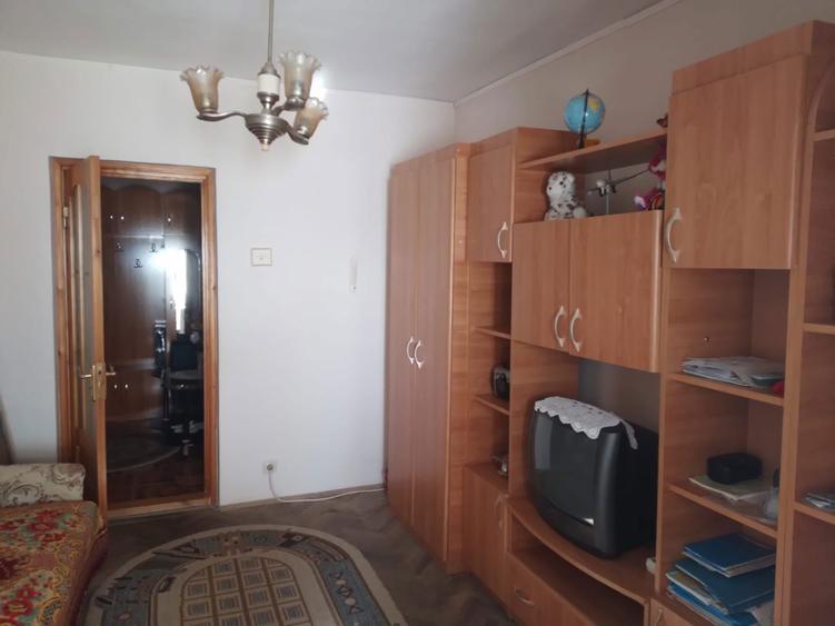 Apartament cu 2 camere decomandat în Florești
