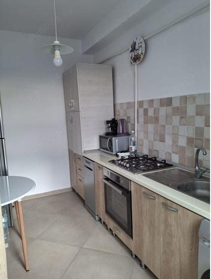 Apartament cu 2 camere semidecomandat în Barieră