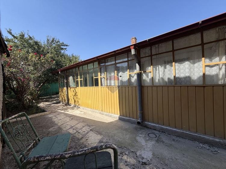 Casă cu 3 camere cu Teren 251 Mp în Andronache