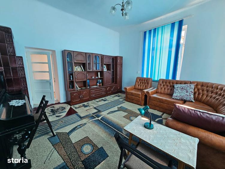 Casă cu 3 camere cu Teren 500 Mp în Central