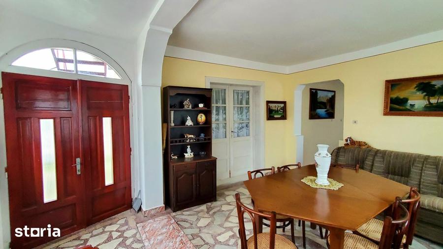 Casă cu 5 camere cu Teren 4800 Mp în Dobrești