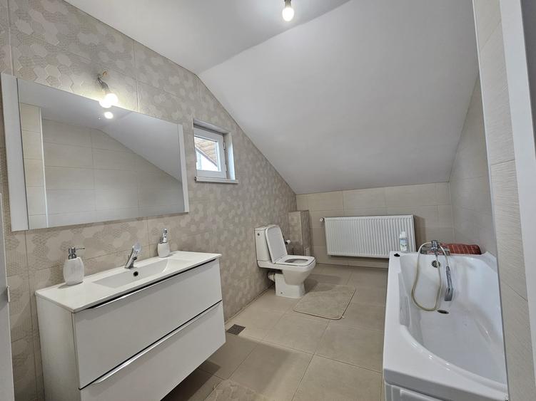 Casă cu 5 camere cu Teren 880 Mp în Păuliș