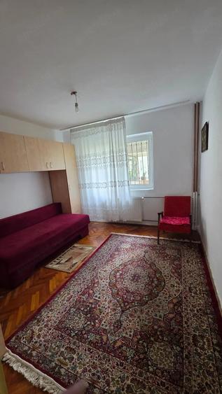 Apartament cu 3 camere decomandat, mobilat în Nord