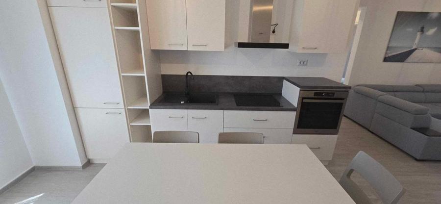 Apartament cu 3 camere nedecomandat în Central