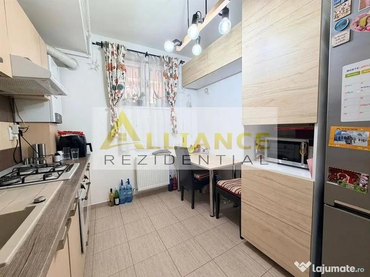 Apartament cu 3 camere decomandat în Berceni
