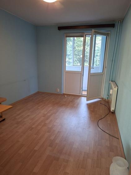 Apartament cu 3 camere semidecomandat în Gorjului