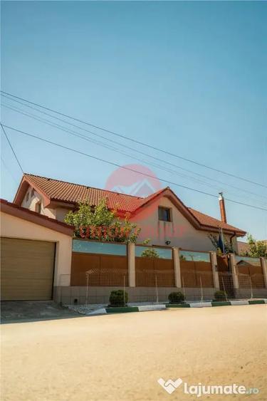 Casă cu 8 camere cu Teren 555 Mp în Lazu