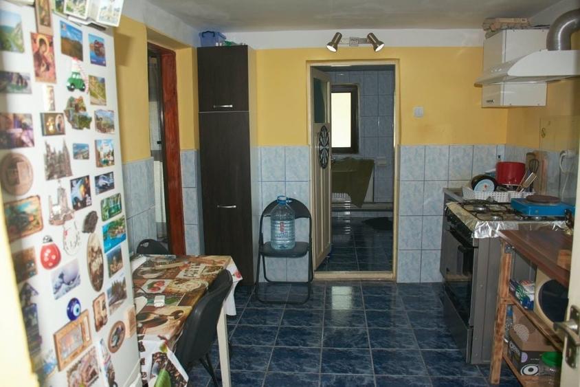Casă cu 4 camere în Stoenești