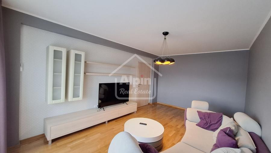 Apartament cu 2 camere decomandat în Tractorul