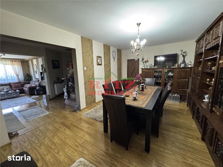 Casă cu 6 camere cu Teren 601 Mp în Central