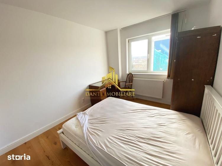 Apartament cu 3 camere semidecomandat, mobilat în Bulgaria