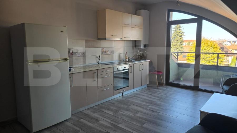 Apartament cu 3 camere semidecomandat, mobilat în Semicentral