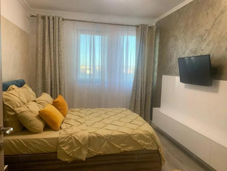 Apartament cu 3 camere decomandat, mobilat în Calea București