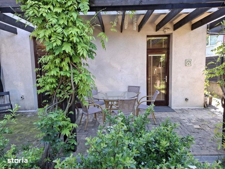 Casă cu 3 camere în Băneasa