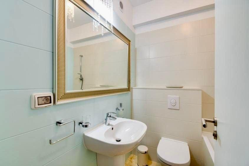 Apartament LUX ultracentral | 79 mp + terasă 50 mp | Saună proprie | Parcare sub - 12