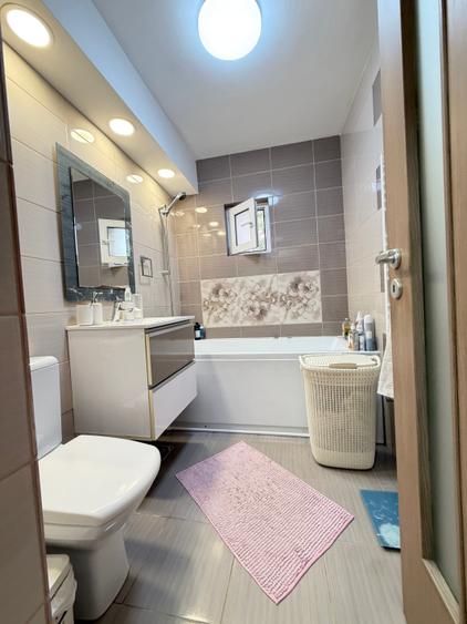 Apartament cu 4 camere decomandat în Nicolina