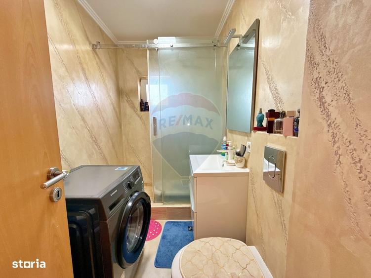 Apartament cu 3 camere semidecomandat, mobilat în Aurel Vlaicu