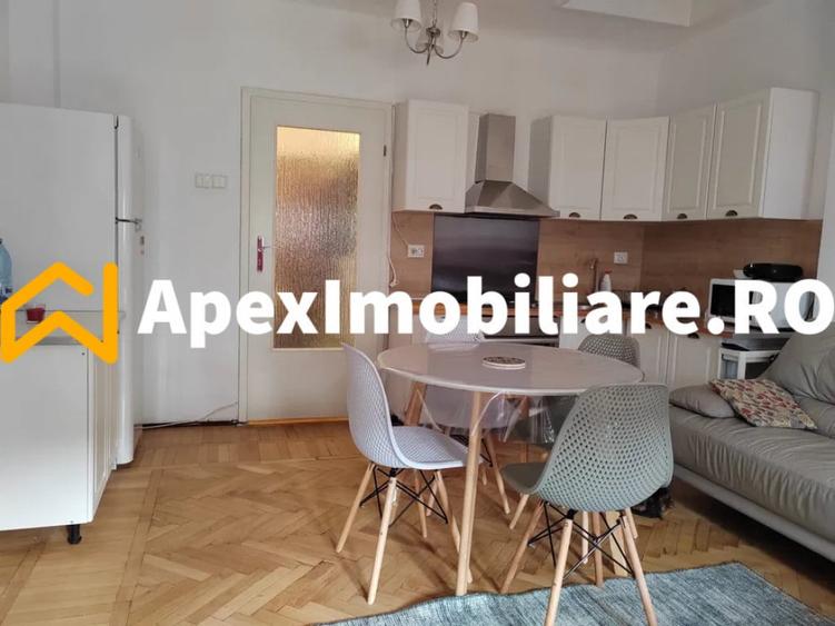 Garsonieră în P-ța Romană