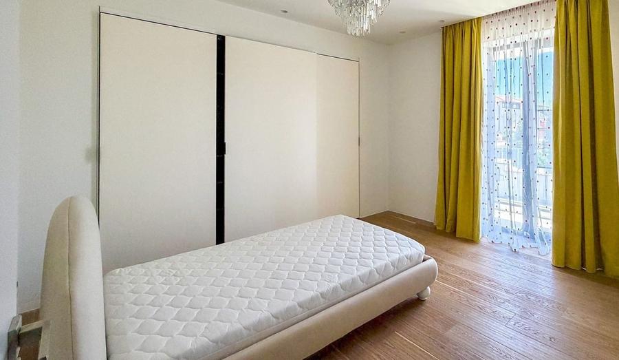 Casă cu 6 camere cu Teren 1000 Mp în Pipera