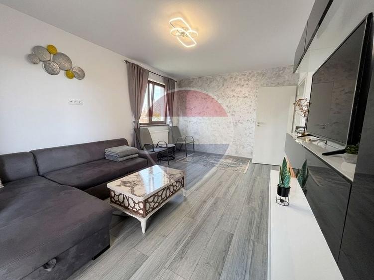 Apartament cu 2 camere decomandat, mobilat în Central