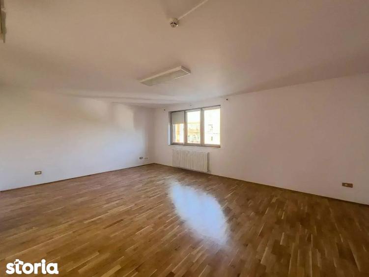 Casă cu Garaj în Militari
