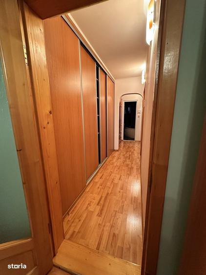 Apartament cu 3 camere semidecomandat, mobilat în Orizont