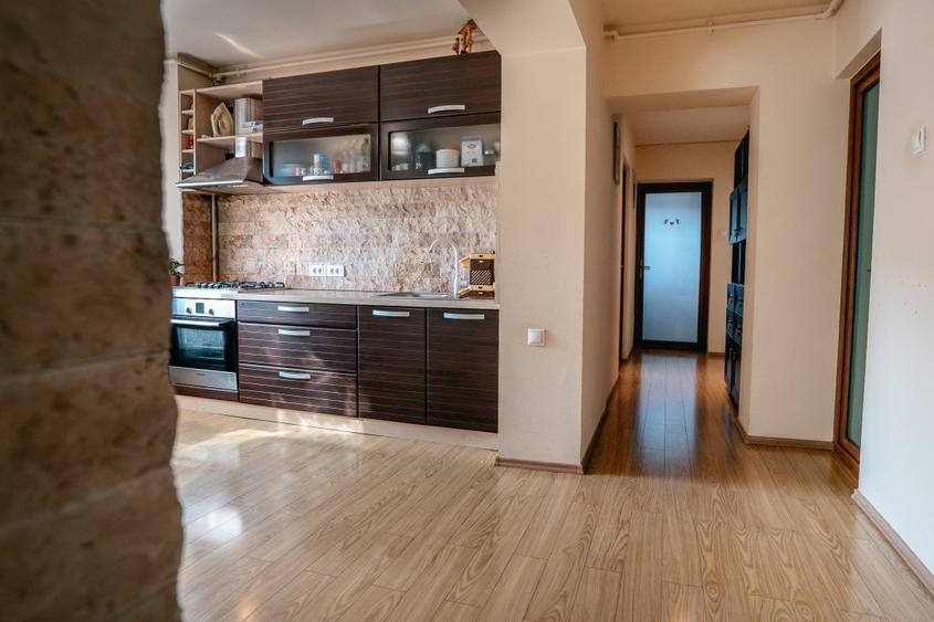 Apartament cu 4 camere decomandat, mobilat în Răcădău