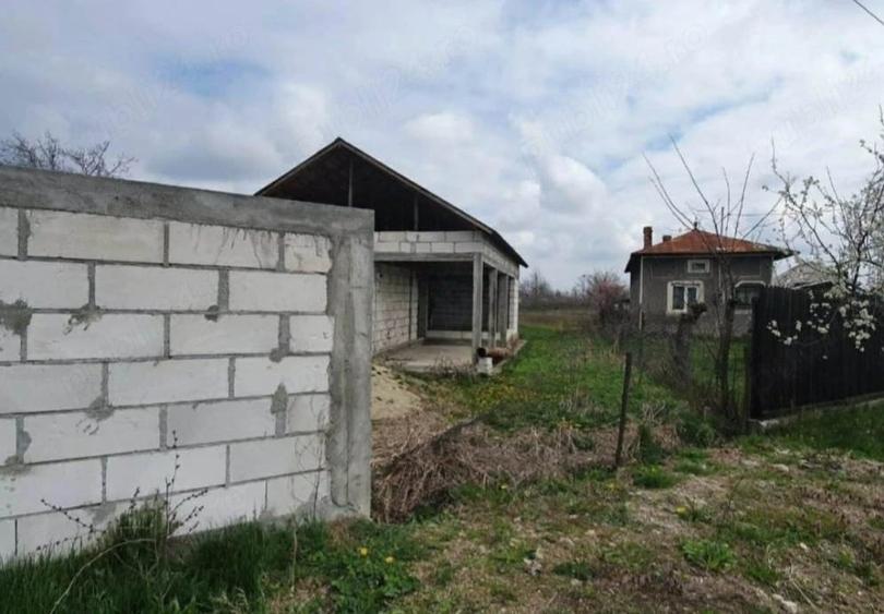 Casă cu Teren 2000 Mp în Merii