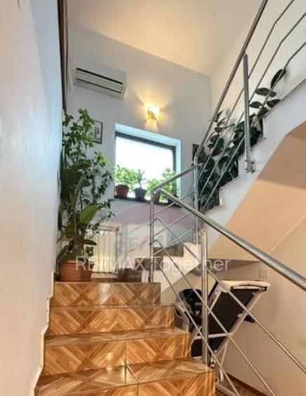 Casă cu 5 camere cu Teren 362 Mp în Exterior Vest