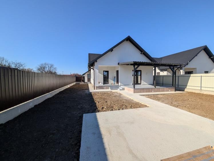 Casă individuală cu 4 camere cu Teren 350 Mp în Nord