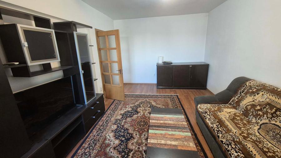 Apartament cu 3 camere decomandat în Lacul Tei