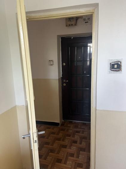 Apartament cu 3 camere nedecomandat în Micro 1