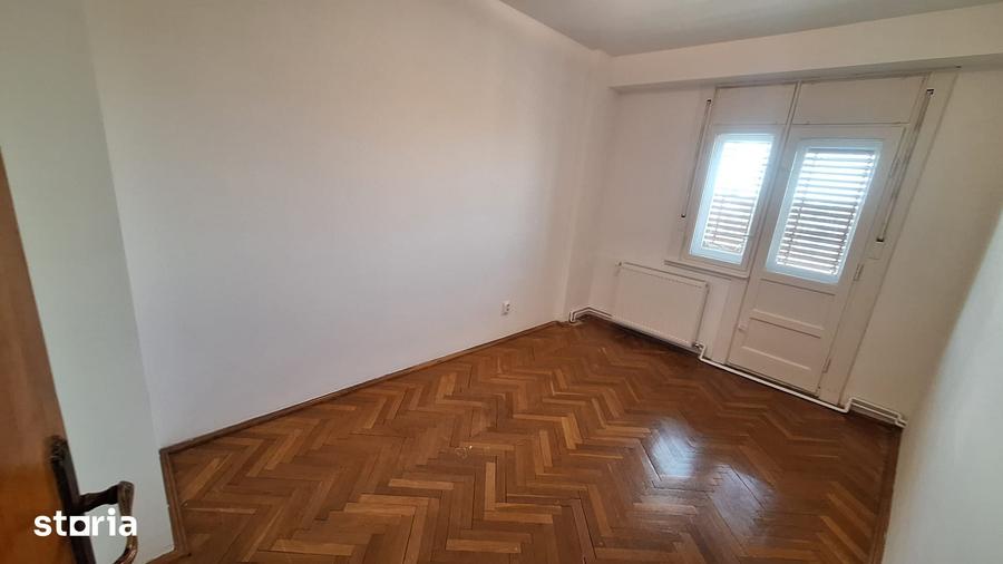 Apartament cu 4 camere în Olimpia-Stadion