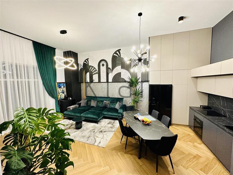 Apartament cu 3 camere semidecomandat, mobilat în Central