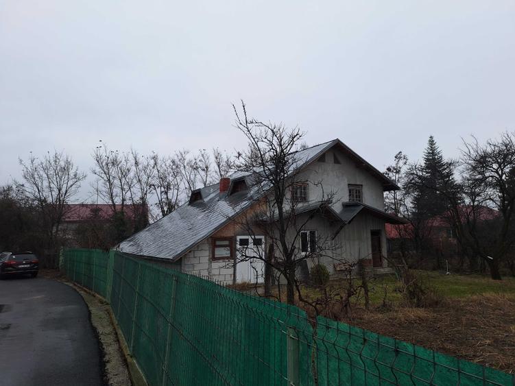 Casă cu 4 camere în Teișani
