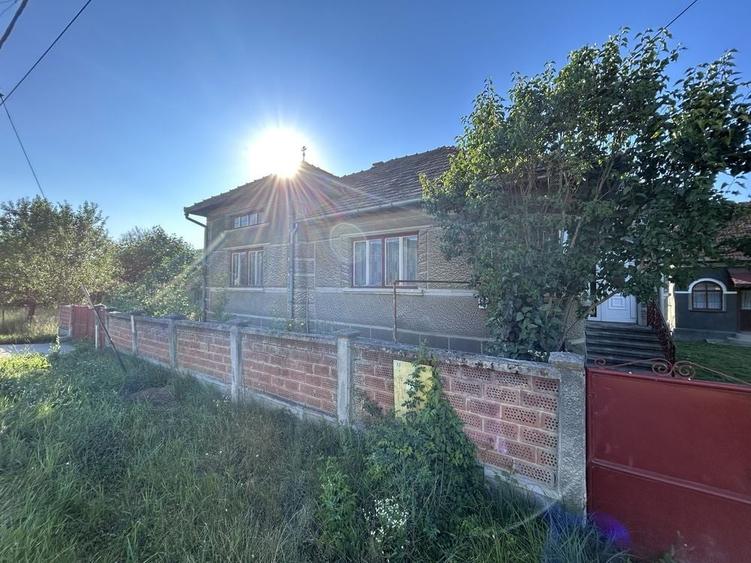 Casă cu 4 camere în Jichișu de Jos