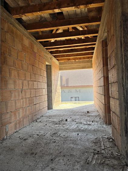 Casă cu 2 camere cu Teren 538 Mp în Est
