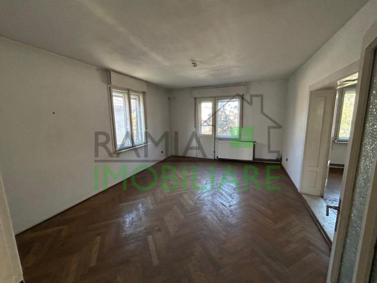 Casă cu 4 camere cu Teren 1053 Mp în Central