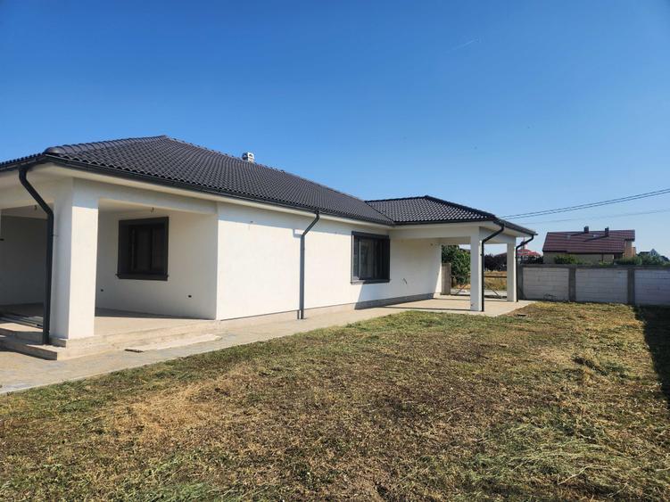 Casă cu 4 camere în Vladimirescu