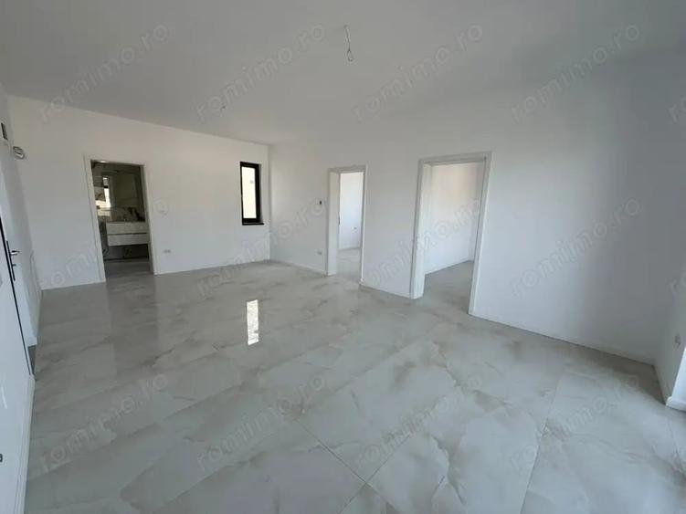 Apartament cu 3 camere semidecomandat în Moșnița Nouă