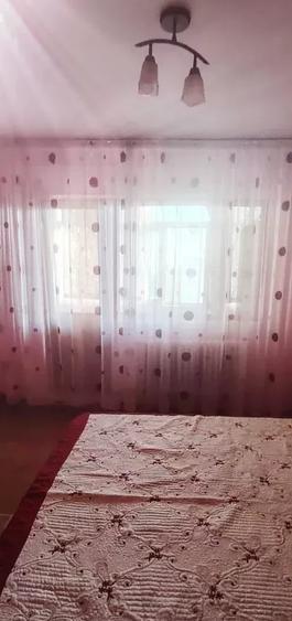 Apartament cu 2 camere semidecomandat în Podu Roș
