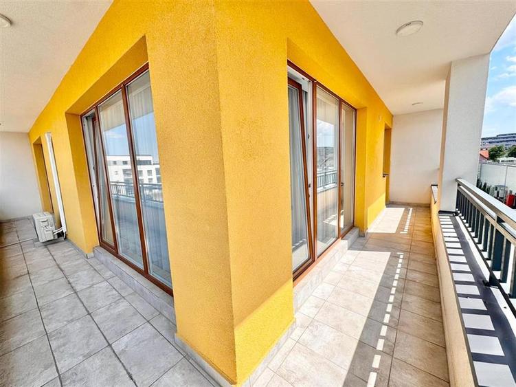Apartament cu 2 camere decomandat în Tractorul