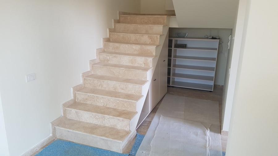 Casă individuală cu 5 camere cu Canalizare în Tunari