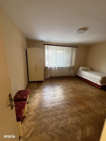 Casă cu 6 camere cu Teren 416 Mp în Ultracentral