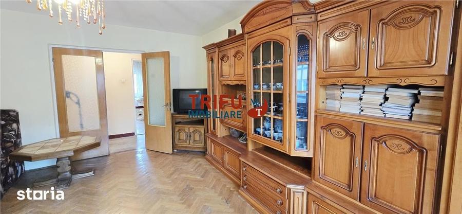 Apartament cu 3 camere decomandat în Cetate