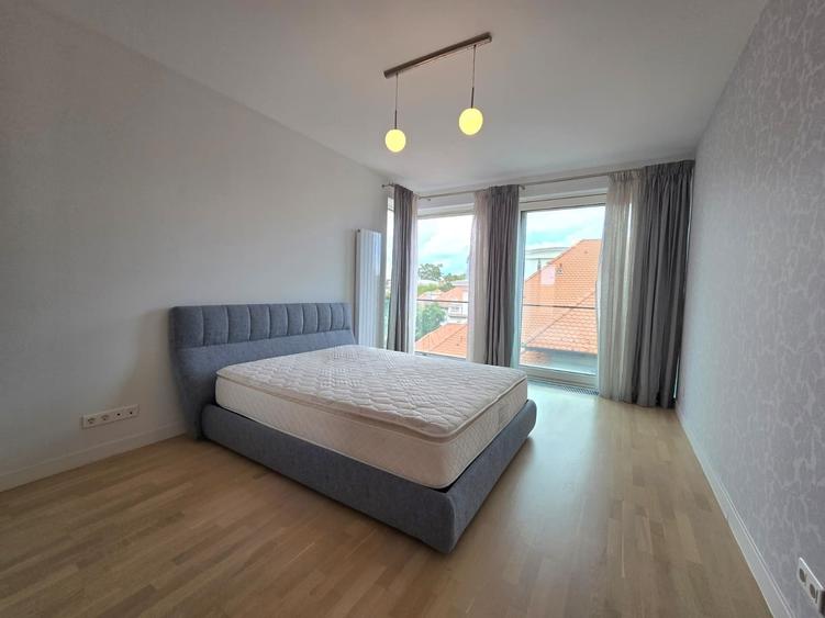 Apartament cu 4 camere în Aviatorilor