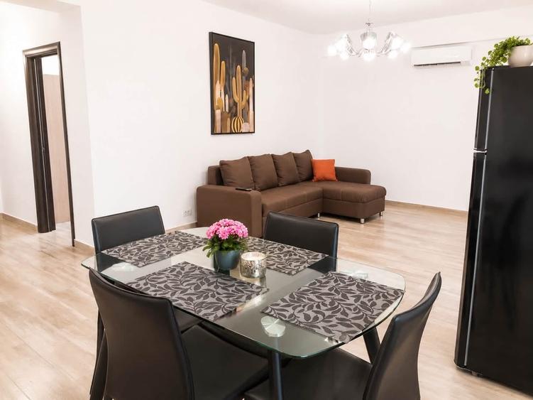 Apartament cu 2 camere decomandat în Central