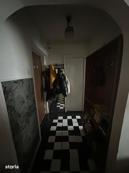 Apartament cu 3 camere semidecomandat în Giulești